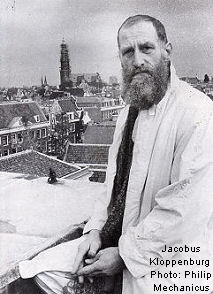 Jacobus Kloppenburg on his Amsterdam rooftop, photo Philip Mechanicus02